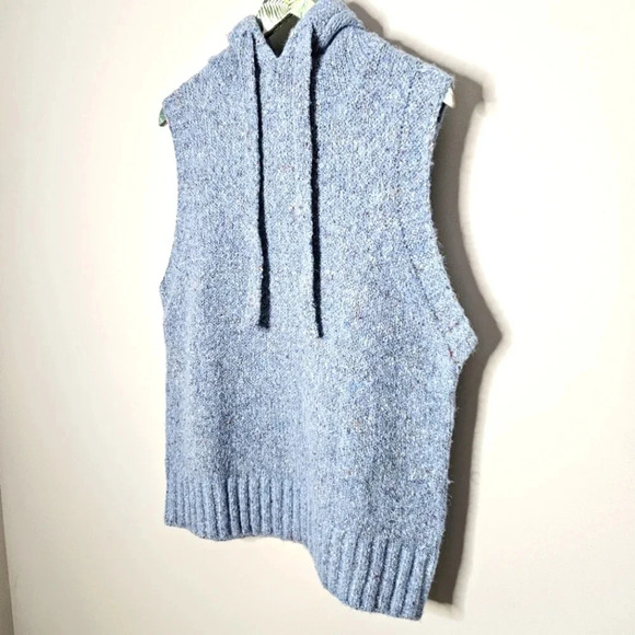 New Easel Blue Knit Hooded Sleeveless Vest - Picture 2 of 5